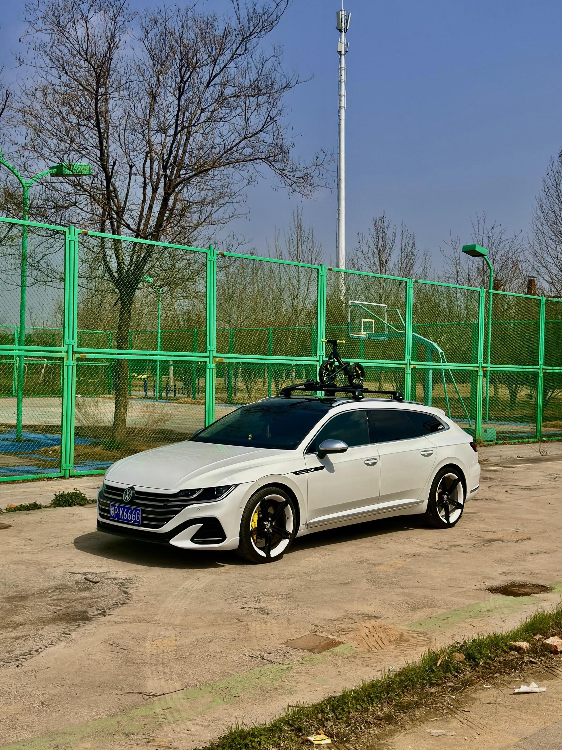 大众CC旅行版。让我看看你们的瓦罐都背了什么