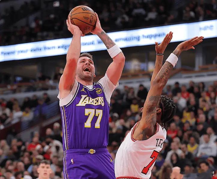 东契奇——疯狂的第三节个人表演东契奇刚刚获得上周周最佳，本场又打出 mvp 级别