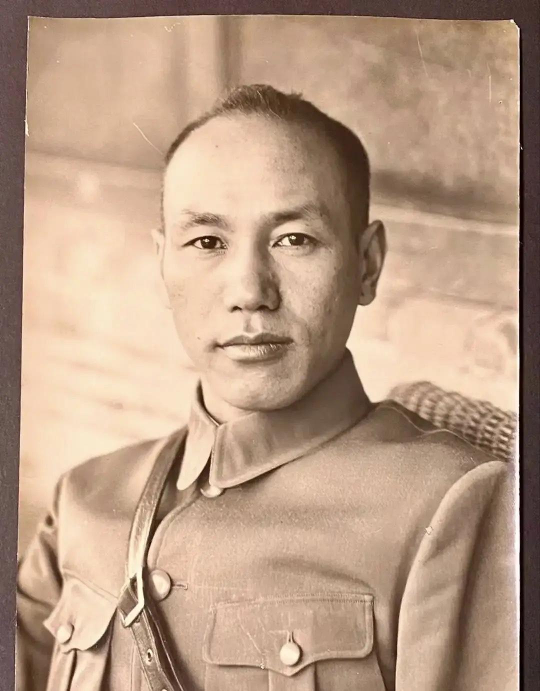 如何评价蒋先生，郭教授总结四个字“一言难尽”，这个评价比较中肯，对待历史人物，不