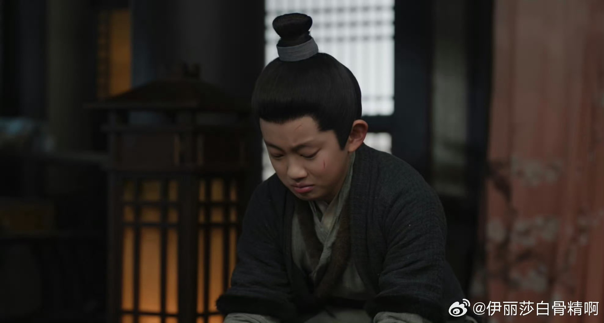 白日提灯10后小演员哭戏《白日提灯》里热巴身后的小跟班，原来是10后的傅铂涵！沉