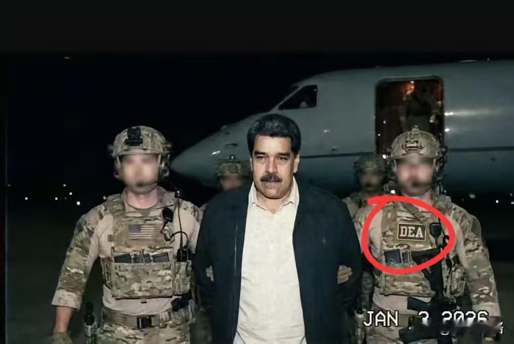 据公开信息是由“三角洲”动手的，但是最后出面必须得老美缉毒署（DEA）出面，有理