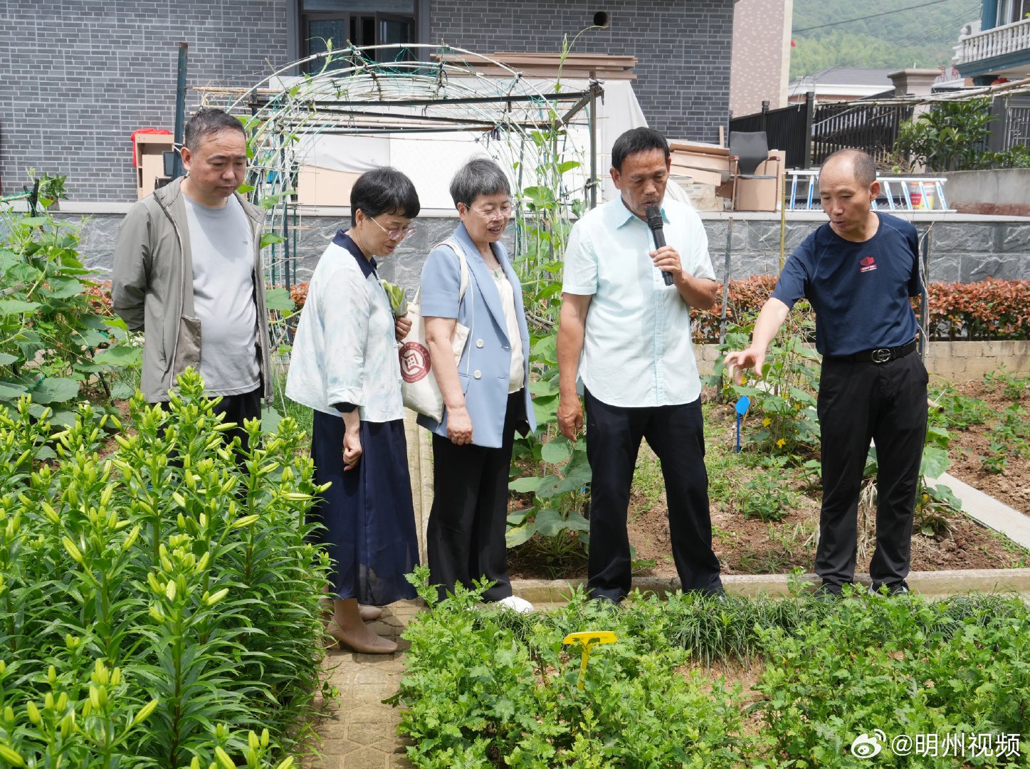 宁波七旬老中医深耕乡土传承中医药 宁波象山柘树潭百草园举行李时珍塑像揭幕暨民间中