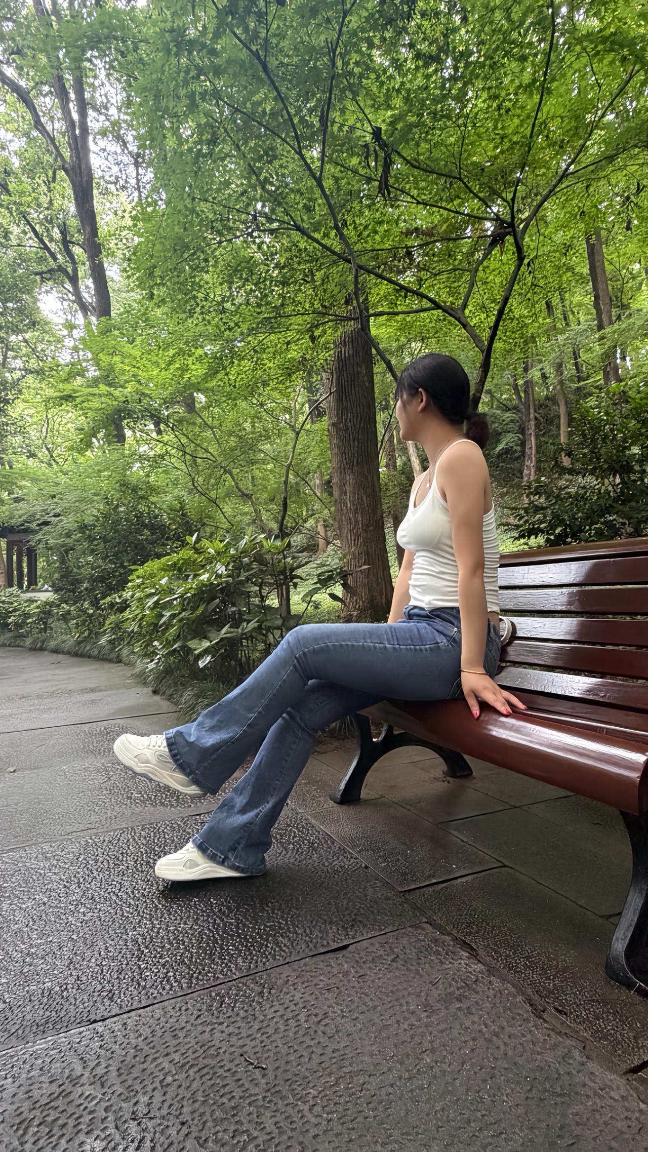 女生怎么搭配服装才能又酷又美