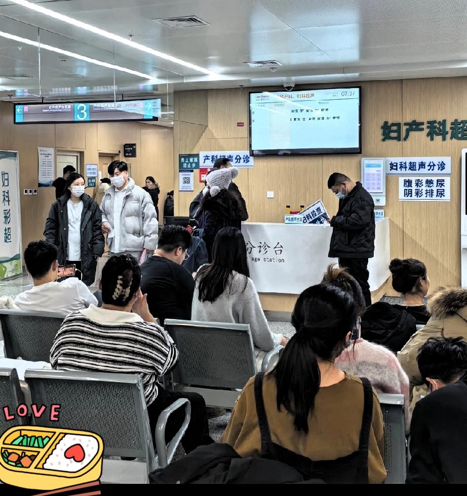 跟在三甲医院生殖科
当护士长的发小吃饭，
听了个大瓜，
真是让人哭笑不得。

现