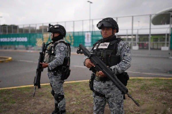 2026美加墨世界杯开幕前夕，墨西哥5名警察周三在西部米却肯州遭枪杀，另有5名警