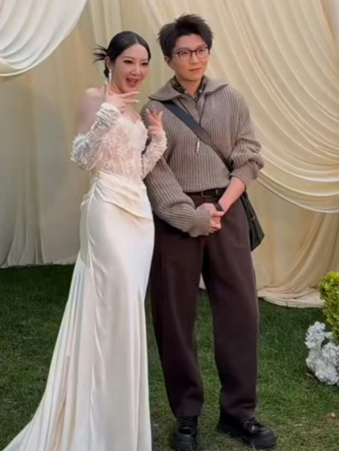 毛不易婚礼发言引网友争议 有新人的婚礼上，新娘邀请相识二十多年的老友歌星毛不易致