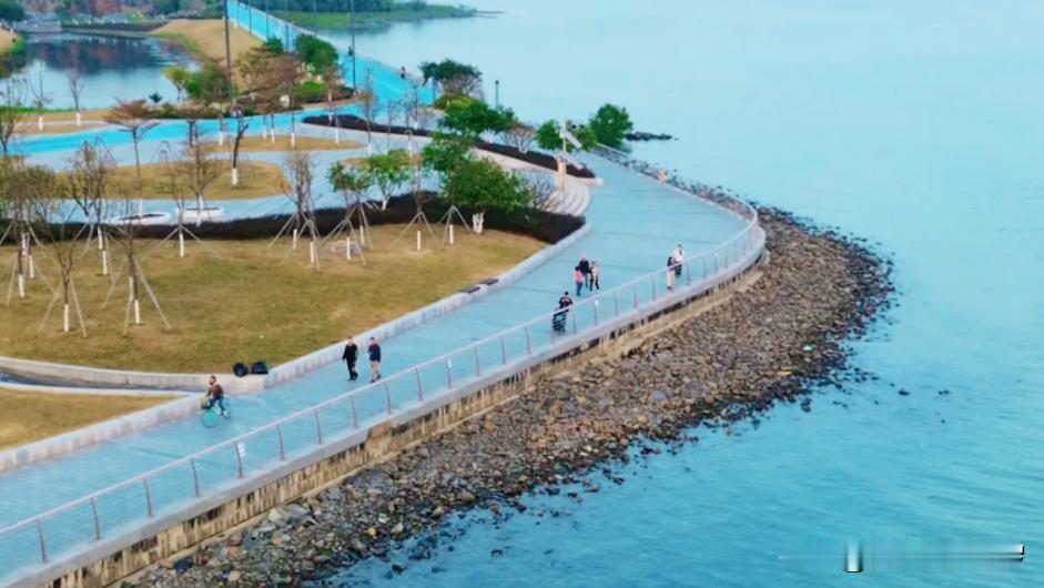广州这个观海公园，终于开放了！在公园里，就能看海了！
 
近日，广州南沙滨海公园
