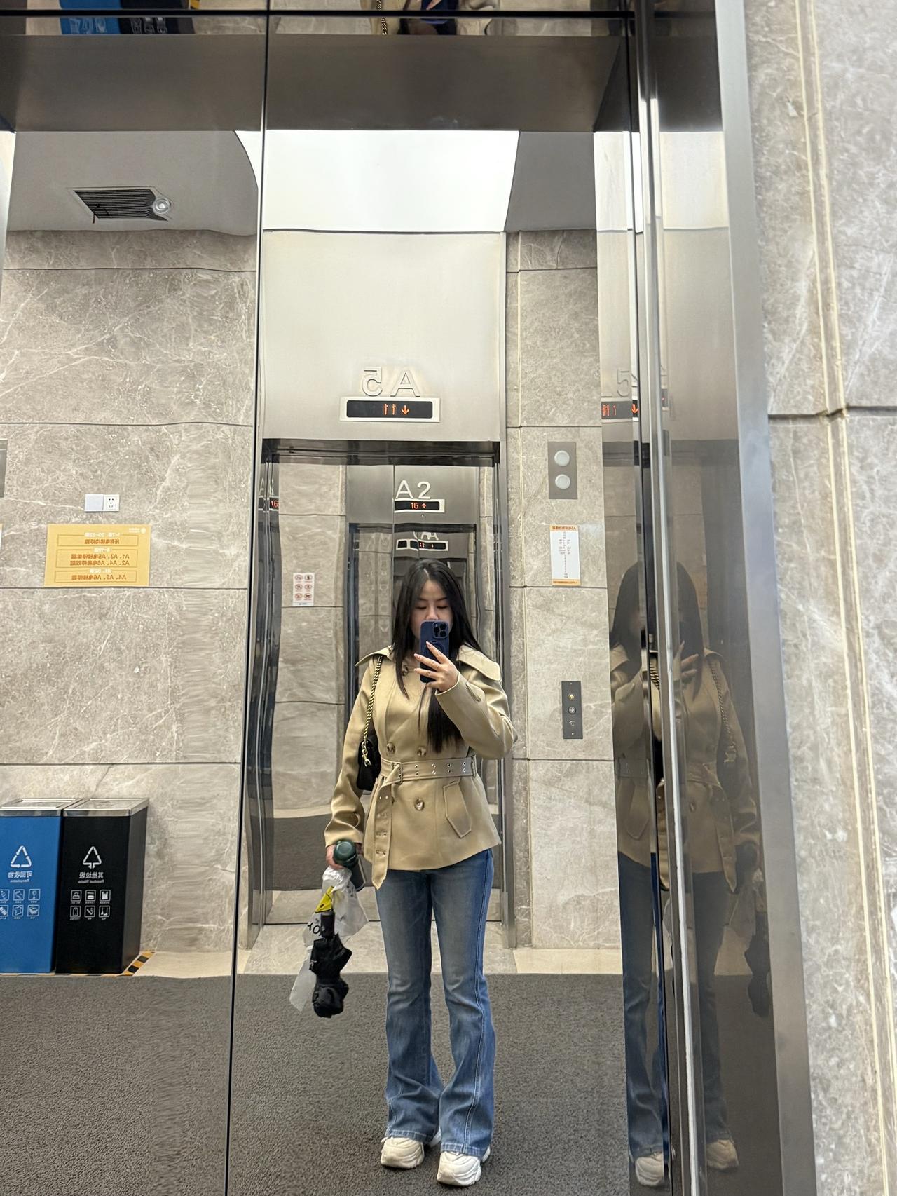 电梯穿搭日常 对镜拍