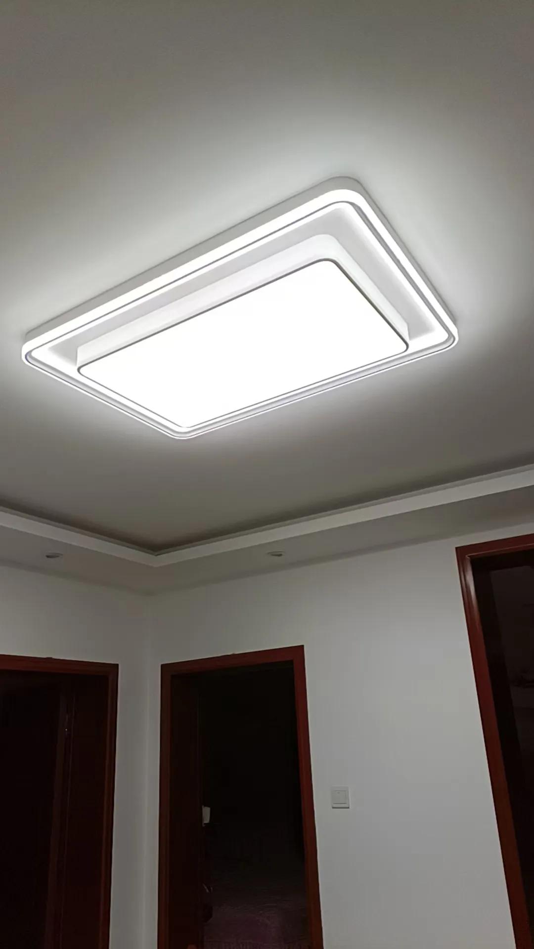 昨天一天时间就花掉了我近一个月的退休工资。
家属老说家里的灯不明亮，也确实是，住