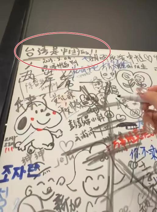 谁在韩国，可以帮忙吗？
台湾媒体在炒作一个事
在韩国济州岛“老奶奶炸酱面”的看板