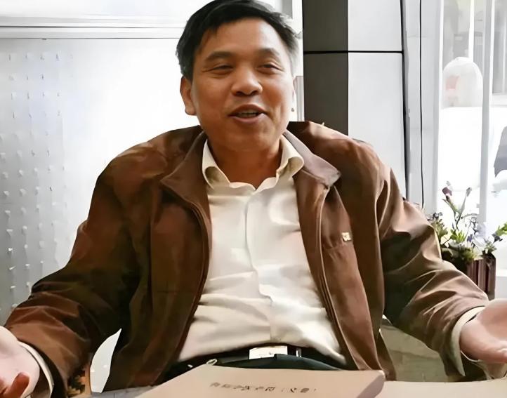 “中医不灭，天理难容？”中南大学教授张功耀曾发起万人签名，公开要求取消中医药。一