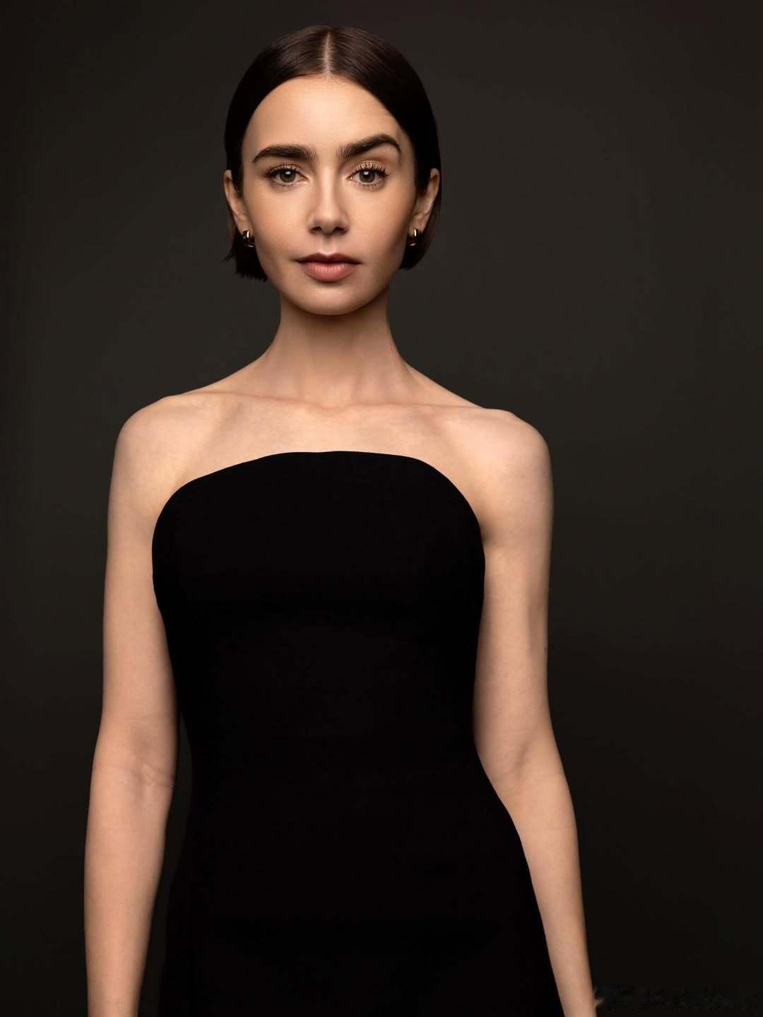 Lily collins莉莉柯林斯前几天在洛杉矶出席《艾米丽在巴黎》主创对话活动