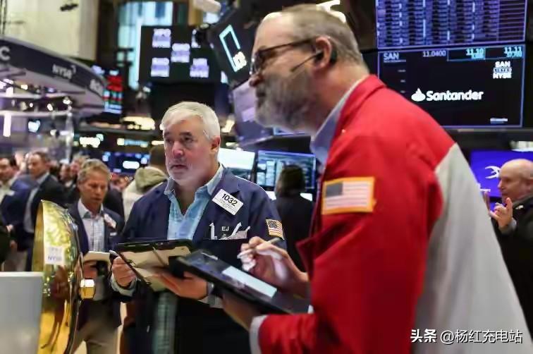 深夜炸雷！美债遭疯狂抛售、黑石锁赎回，美国内忧外患全面爆发
 
特朗普深夜突遭噩