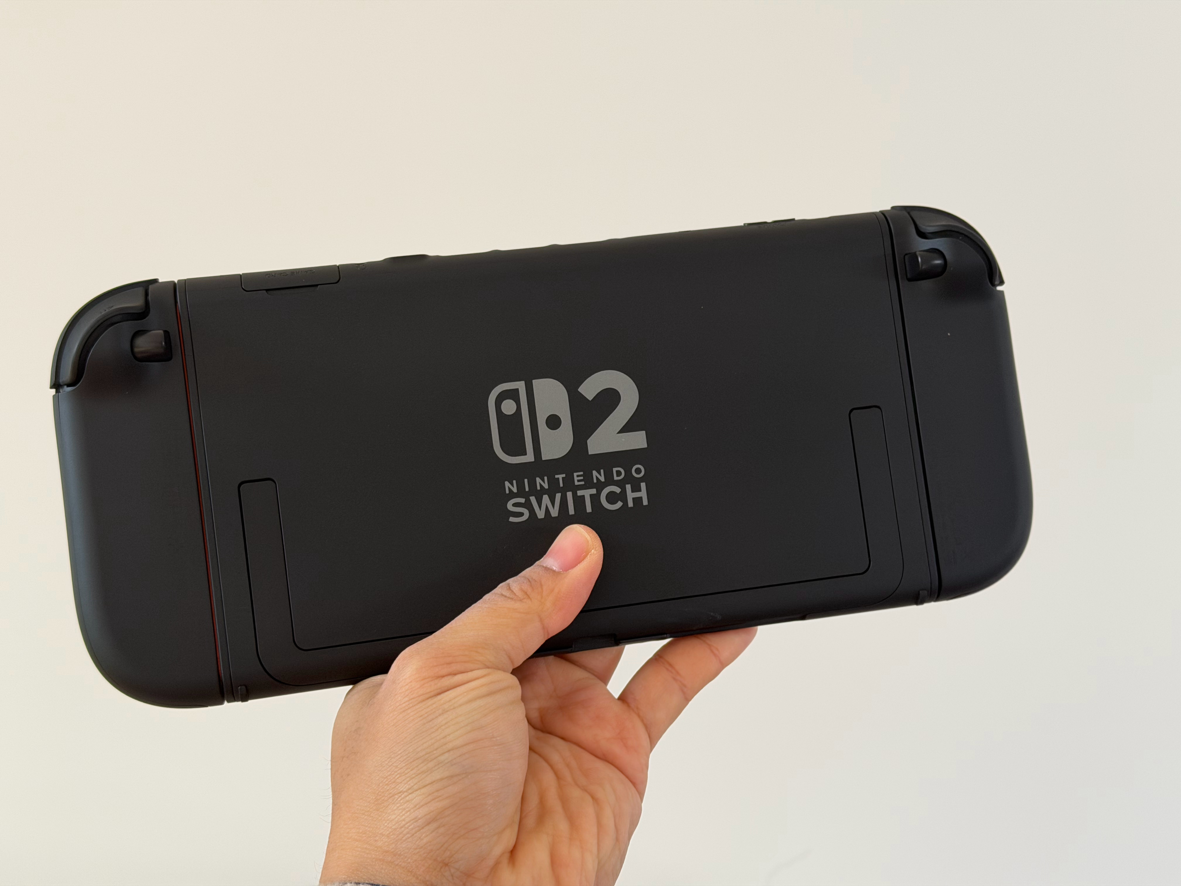 她弟问我，“哥这个没卡怎么玩”