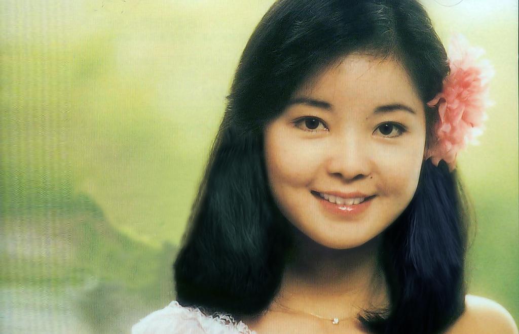 1995年，邓丽君在泰国离世，身边没有亲人陪伴，临终时痛苦呼喊“妈妈”，令人唏嘘
