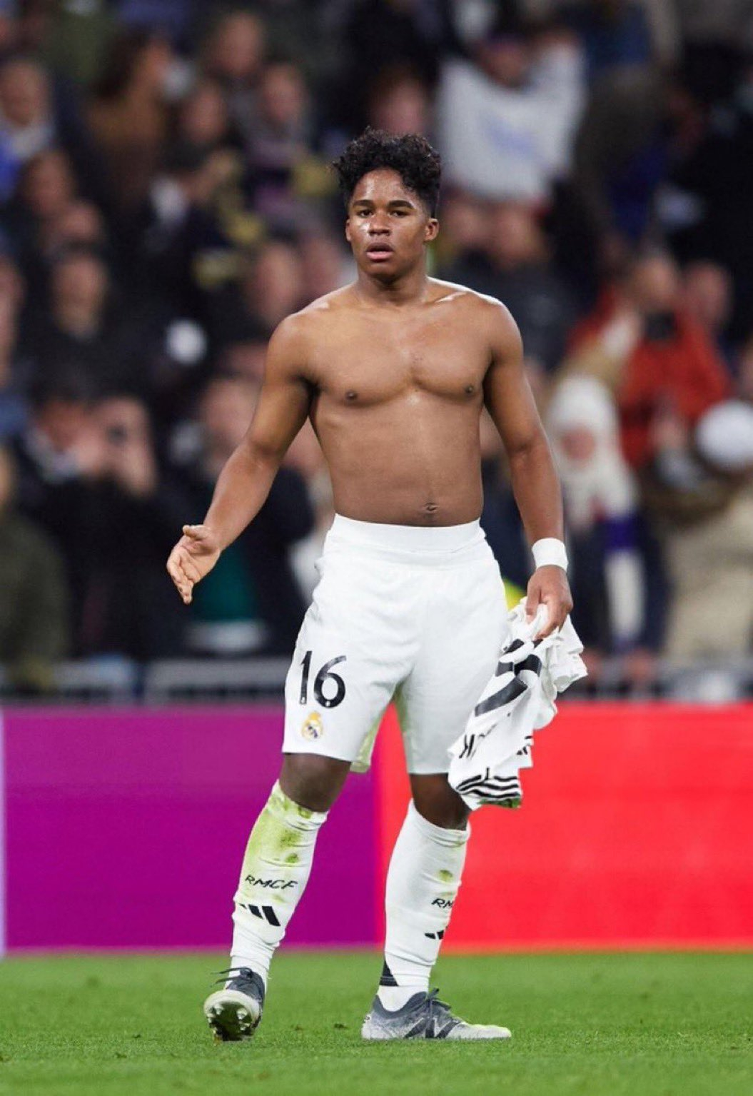 皇家马德里和里昂正在敲定恩德里克租借加盟的细节，租借期至6月。不包含买断条款。皇