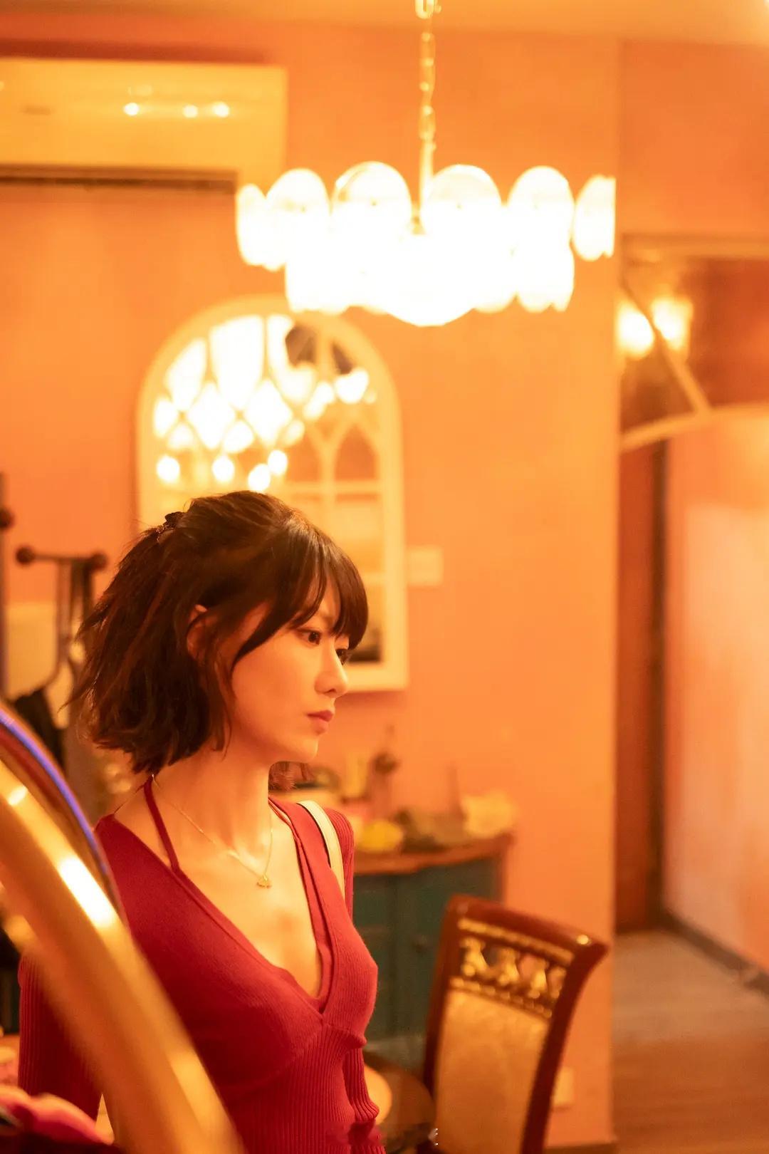 「夜王」里的廖子妤演技也是非常了得，在影帝影后面前也完全不输阵，贡献了好几场非常