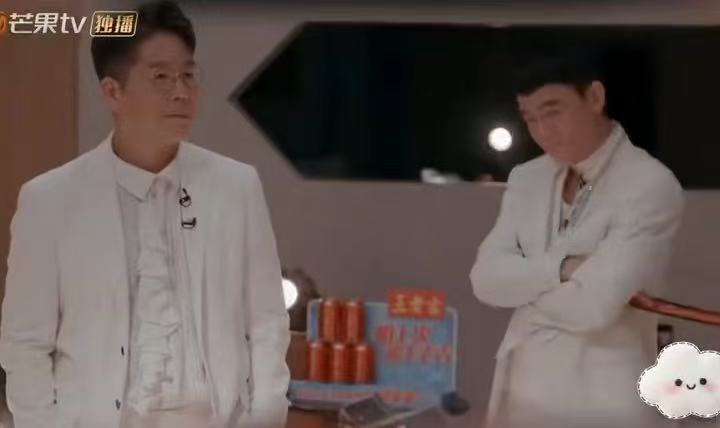 陈小春不满成绩哭了小春哥虽然成功晋级，但看到他因忘词自责的样子，真心疼。比赛总有