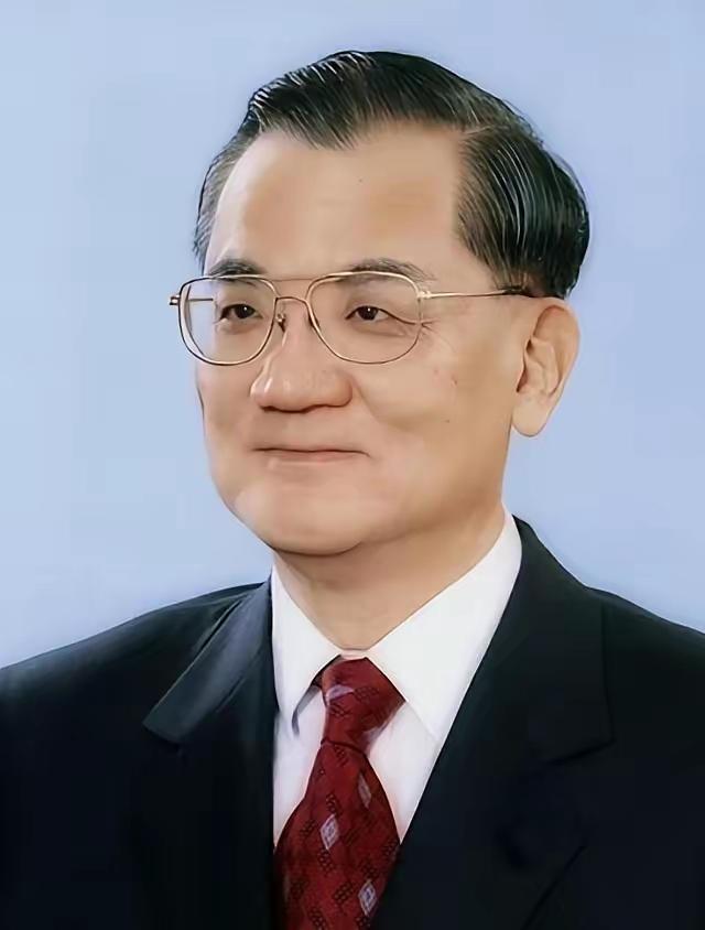 经典影像：中国国民党原主席连战西装标准彩照
 
这张高清彩色标准照，定格了中国国