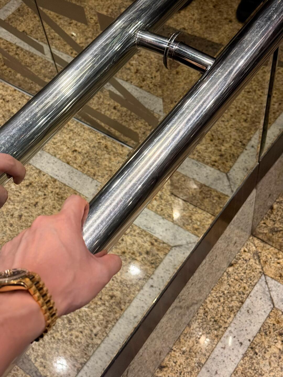坐稳，扶好。