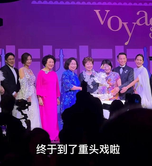 「跳水皇后」郭晶晶与霍启刚2012年结婚，婚后育有1子2女，因低调作风被誉为「最