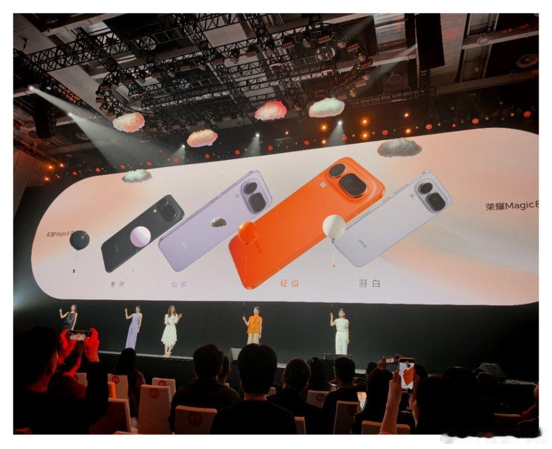 用氢气球把荣耀Magic8  Pro Air吊起来了这个创意不错 