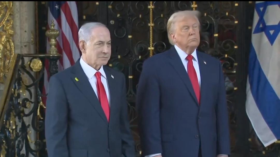 突发新闻——特朗普总统表示，若伊朗继续发展核武器，他将“迅速”批准以色列对伊朗发