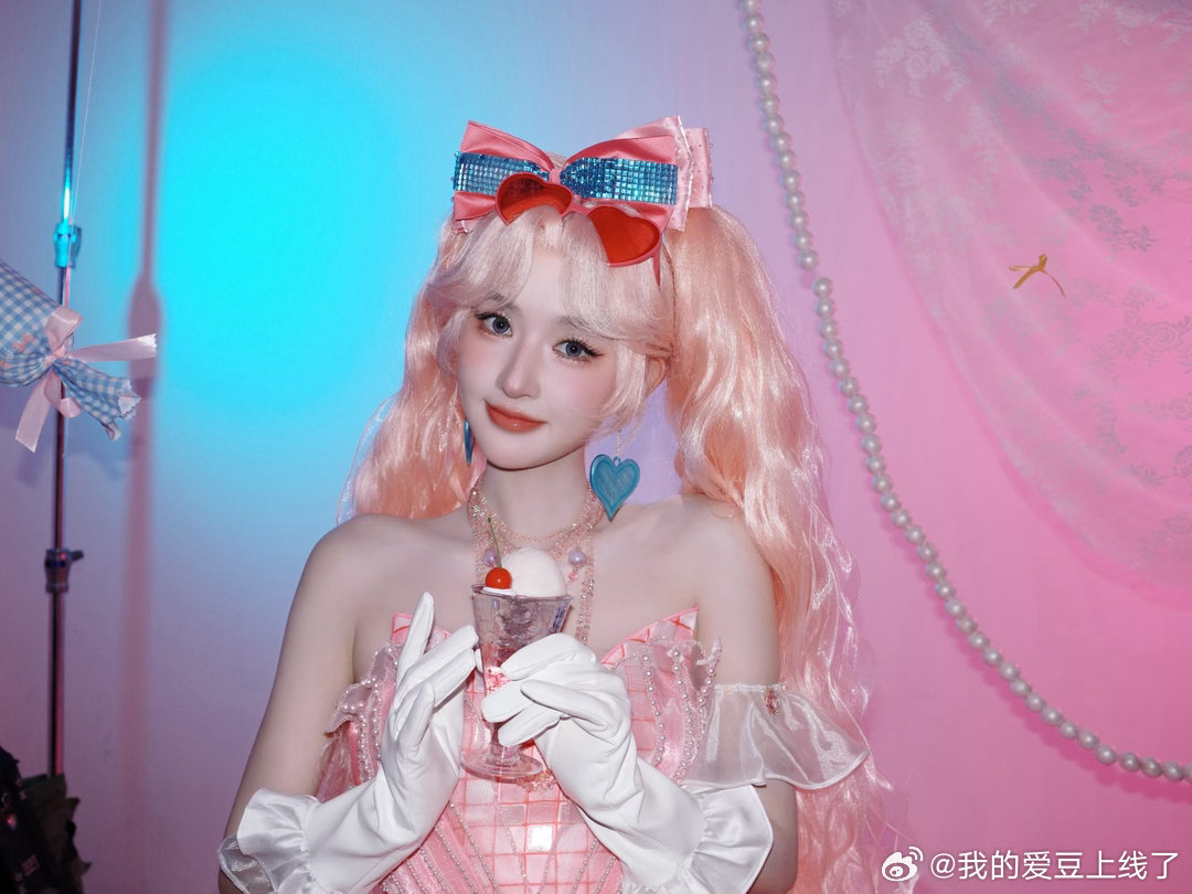 王玉雯樱桃泡泡一眼沦陷、王玉雯回应参加和平精英刺激之夜王玉雯完美拿捏氛围感精髓，