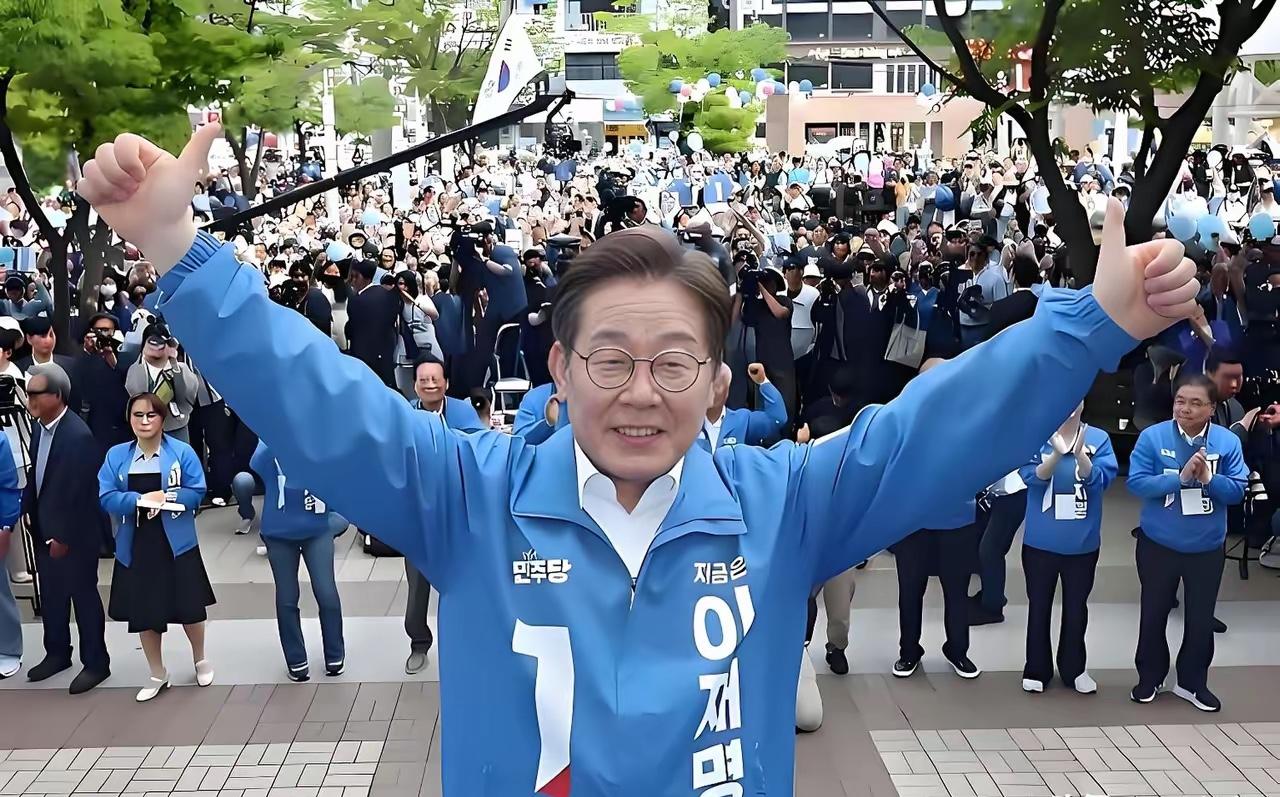 8月4日，李在明干了一件足以改变韩国命运的事，他把存在72年的检察厅给废了！李在