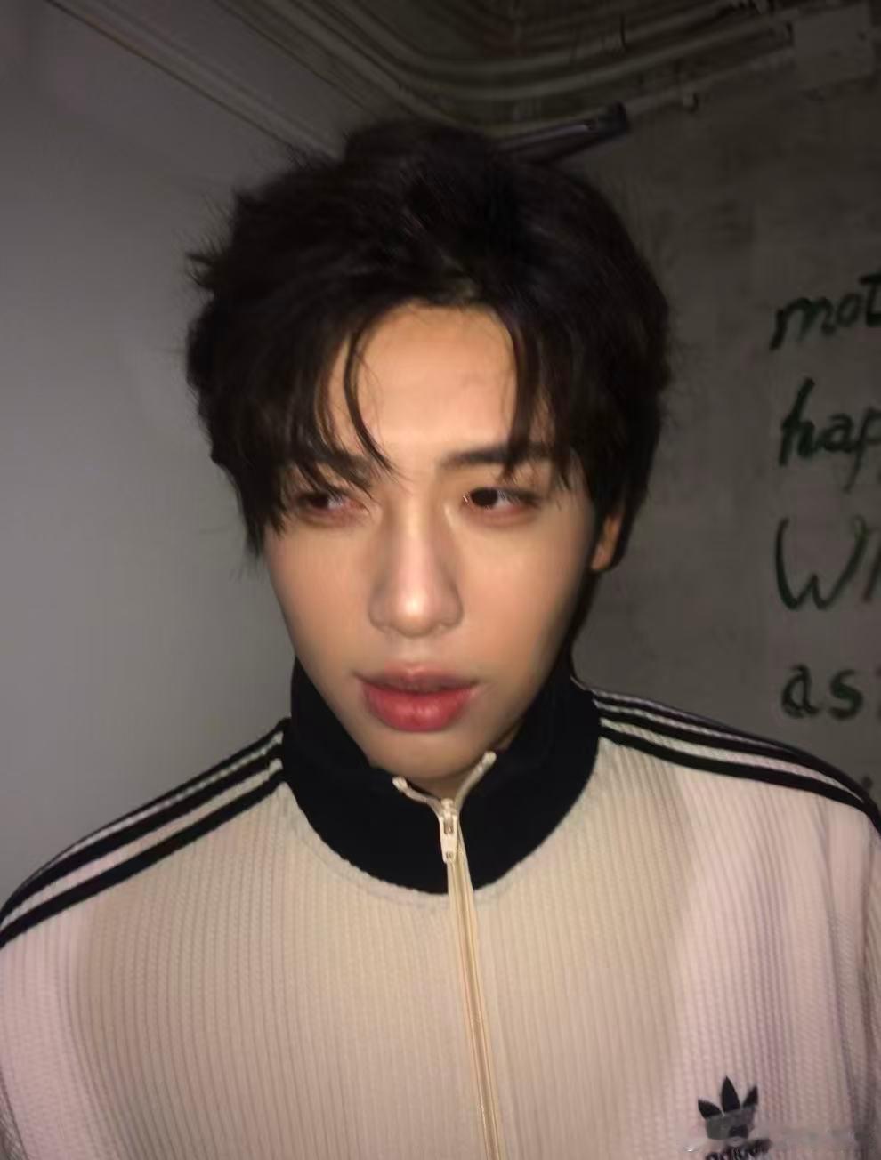 中国boy和爸爸时隔18年同床睡我家那小子我家那小子这段太真实了！中国boy和爸