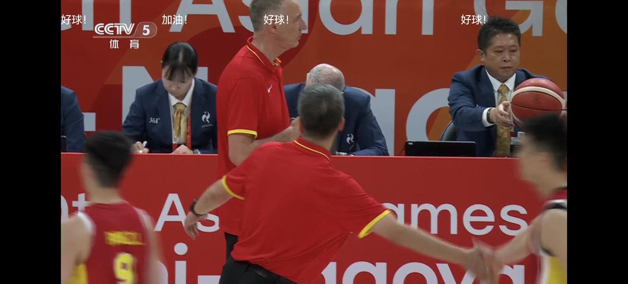 中国男篮太强大了，105：69狂胜巴林，打得巴林队怒火中烧，连退场握手礼节都没有