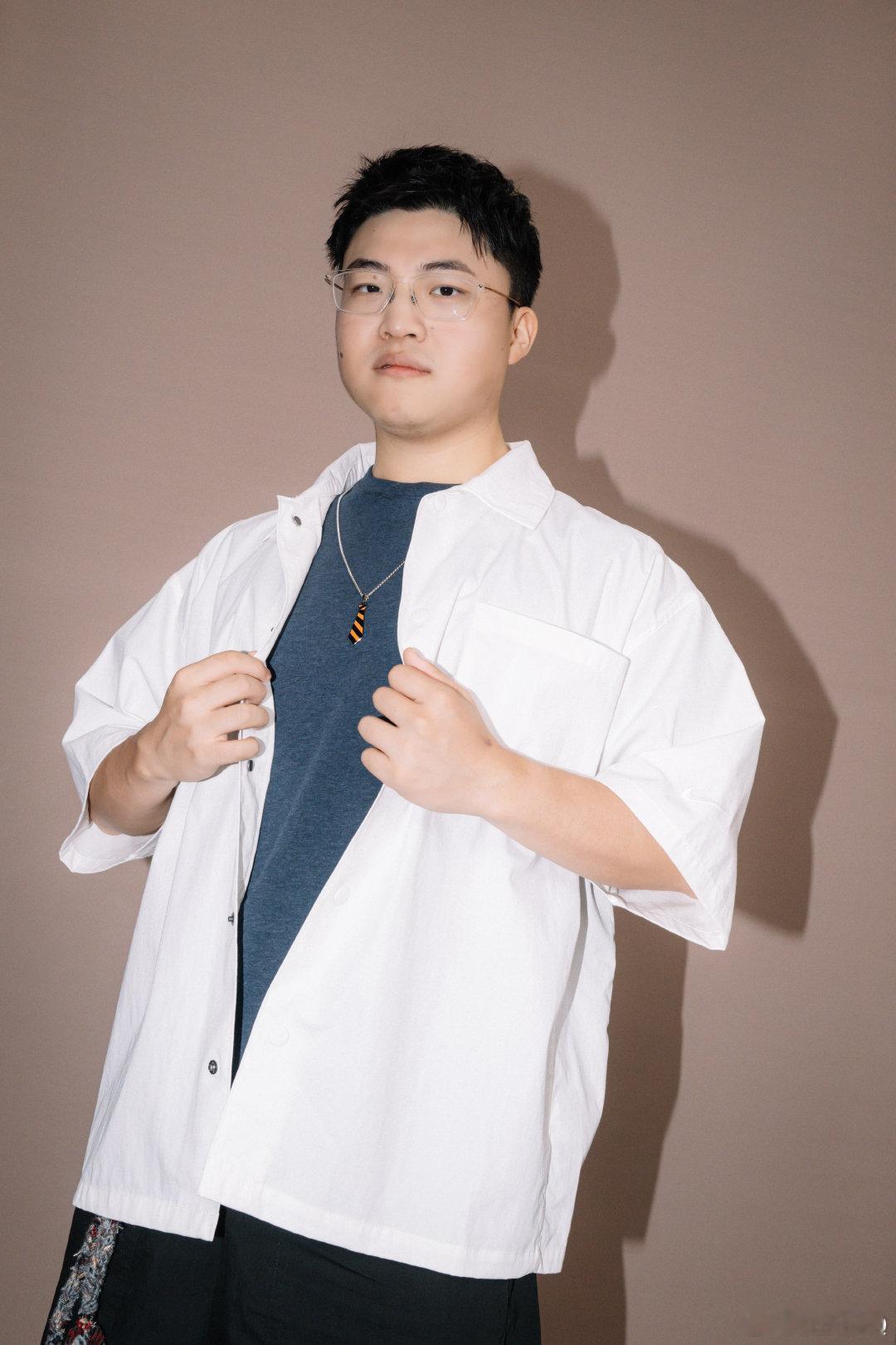 #Uzi疑似复出# uzi复出的次数都快赶上faker夺冠的次数了[doge] 