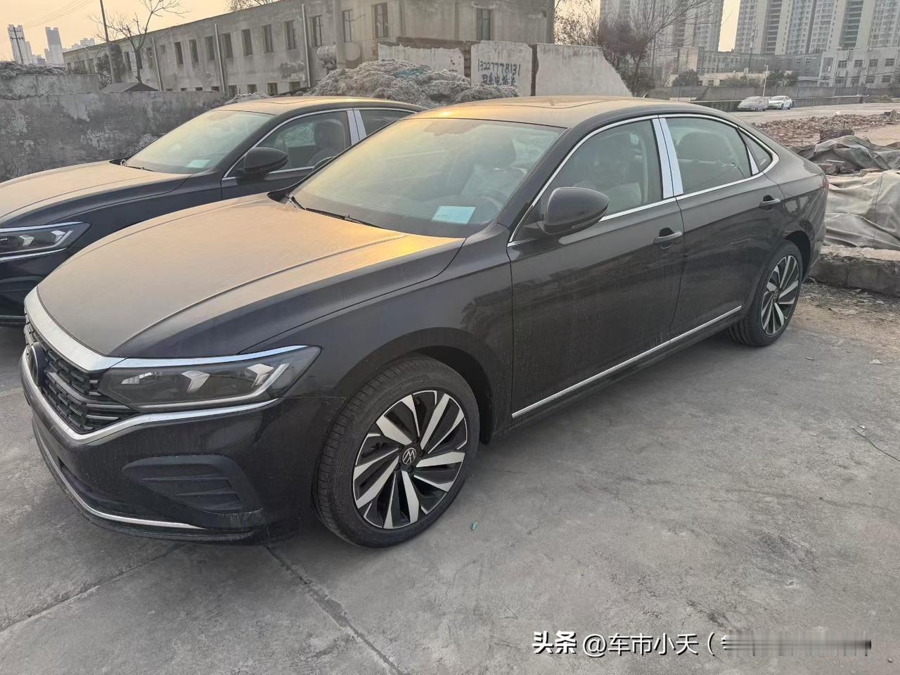 相比去年，帕萨特今年的价格涨了不少，帕萨特330的精英版去年降价加上地补一度到了