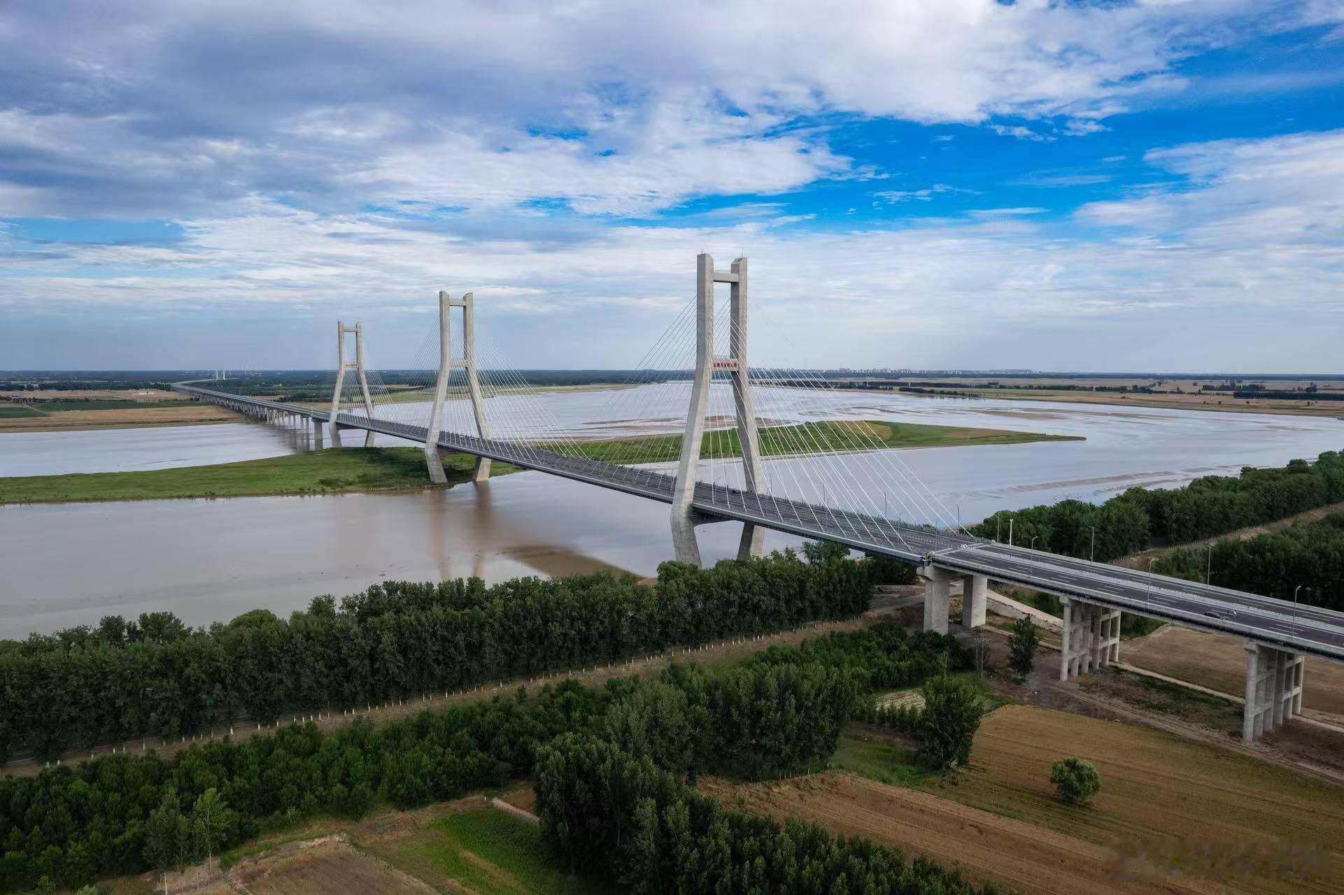 沿黄高速公路兰考至封丘段正式通车 6月16日零时起，沿黄高速公路兰考至封丘段项目