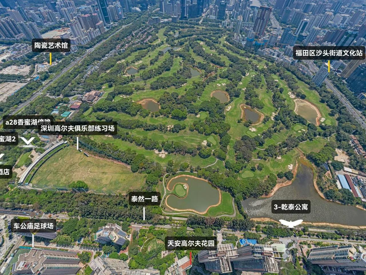 淼哥是典型的矮挫丑胖穷，
打高尔夫就像铲屎，
所以从来没进过高球场，
但不妨碍淼