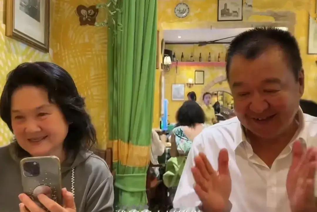 高云翔以及父母都不是那种刻意的人，就算知道去给小酒窝庆祝十岁的生日，需要录像，需