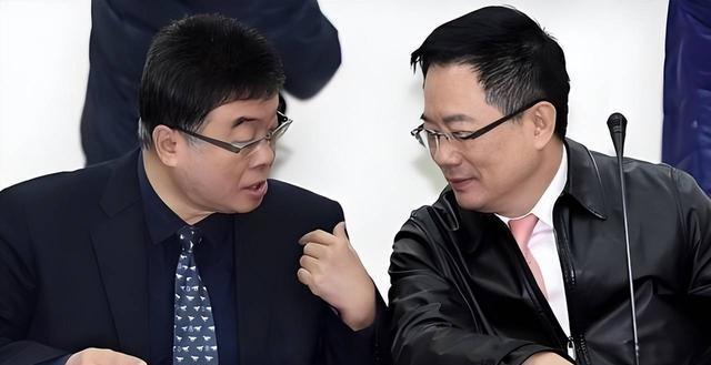 两岸肯定是要统一，邱毅提出来了几种可能的方式，觉得都不可靠谱，最有可能的是一种称