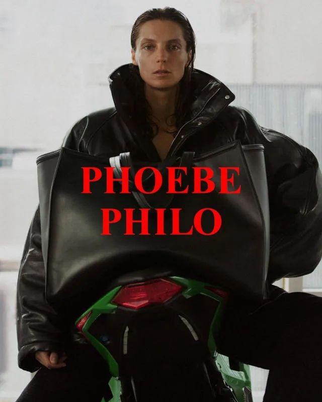 Phoebe Philo 个人品牌网站上终于发售了首个系列，她的缪斯超模 Dar