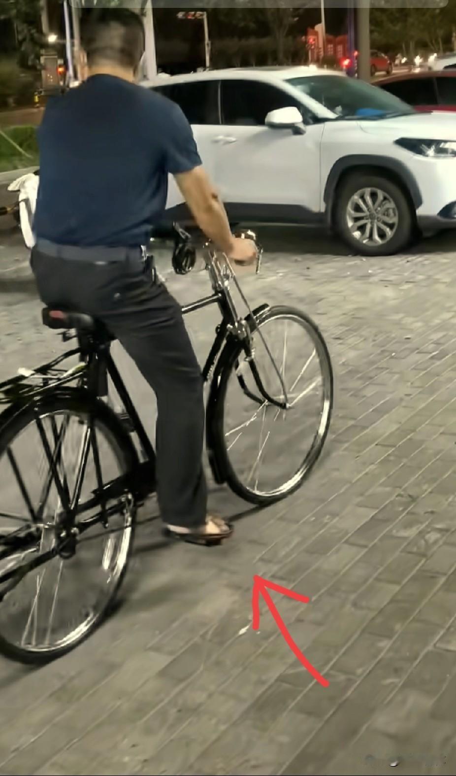 我有一种预感
新国标推出后，最热卖的不是电动车，也不是新能源，而是28大杠自行车