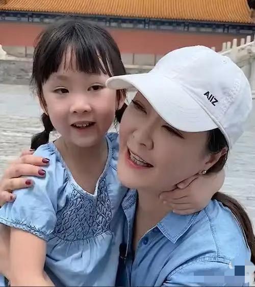 如果要是我女儿这样，
我绝对不会像王小骞这样在网上哭诉，
我一定会发现问题的第一