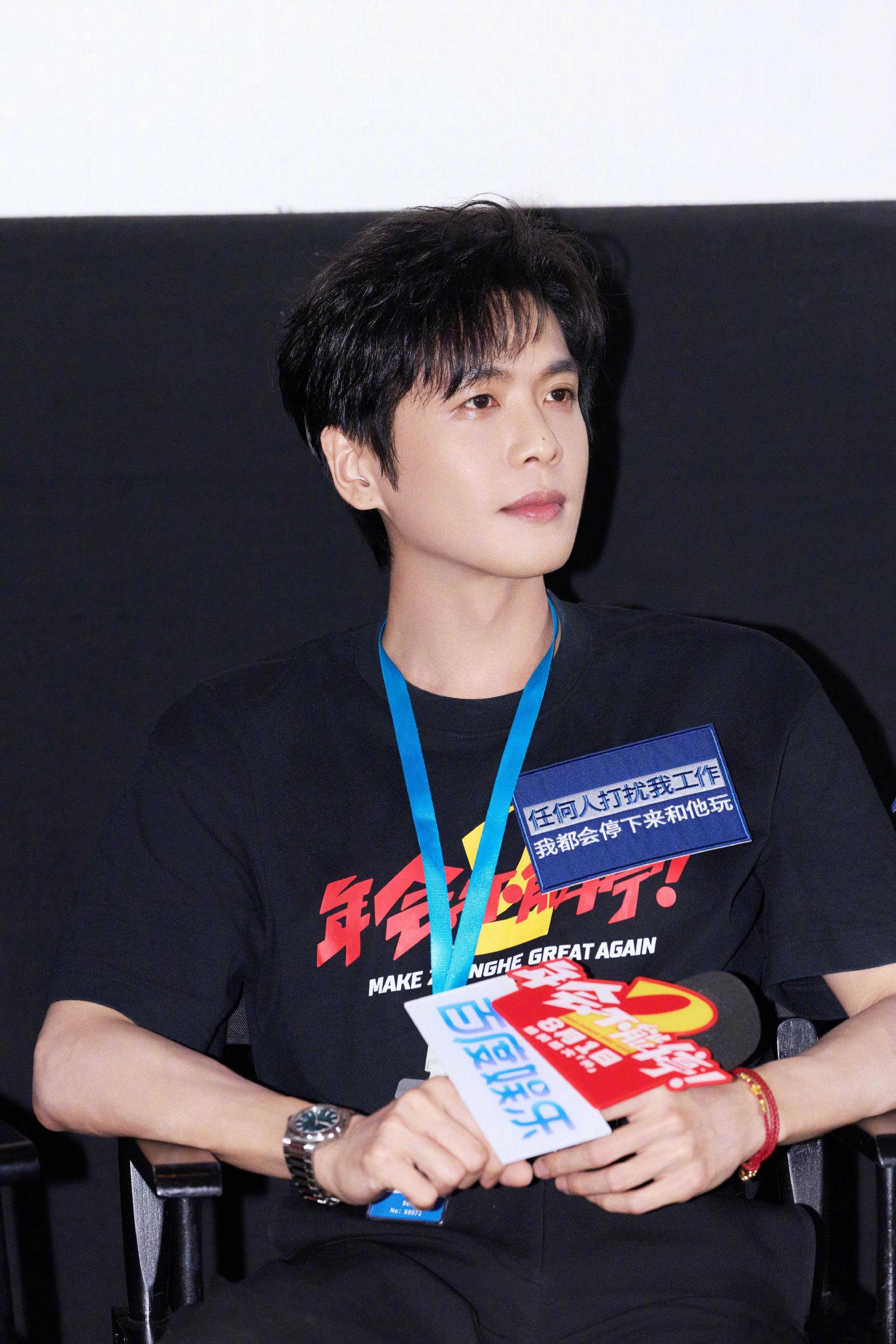 张若昀完全戏路怪才当很多演员被困在固定人设中时，张若昀始终坚持突破自我。无论是格