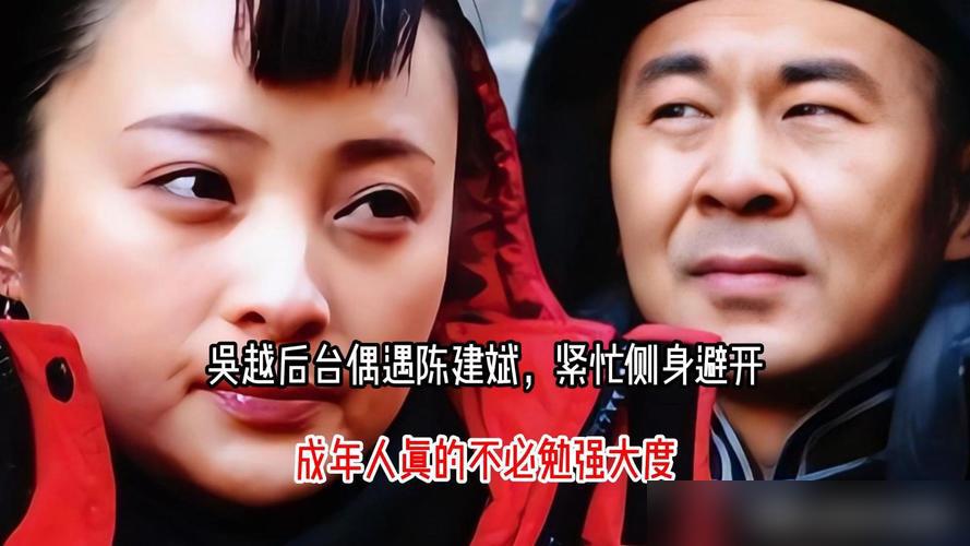 一场颁奖礼后台。
一个手拿签字笔，想凑上去说话。
一个侧身避开，三秒钟，人就过去