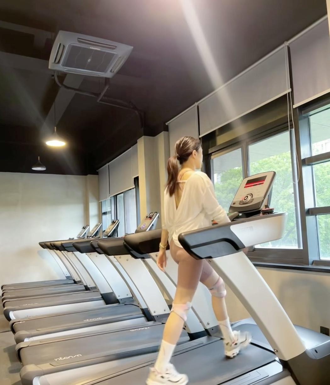 38岁守寡5年，老公跑了。有人说找个相好，可我不敢。所以我一直想知道单身女性都是