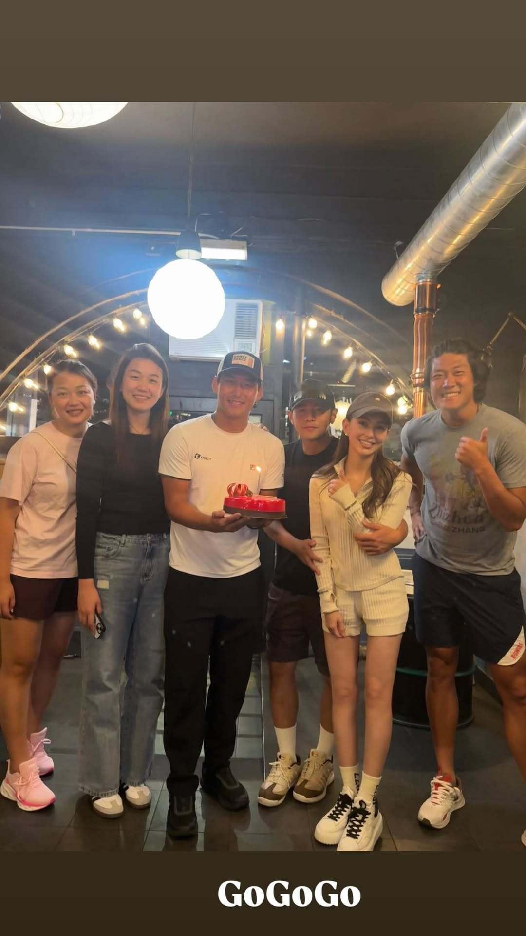 杰伦：GoGoGo大家给小布庆生🎂 