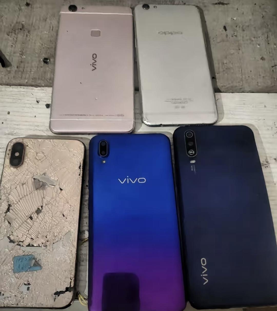 旧手机突然涨价了，不是骗人，是真的在抢零件。
我拿我妈的OPPO R9去问价，原