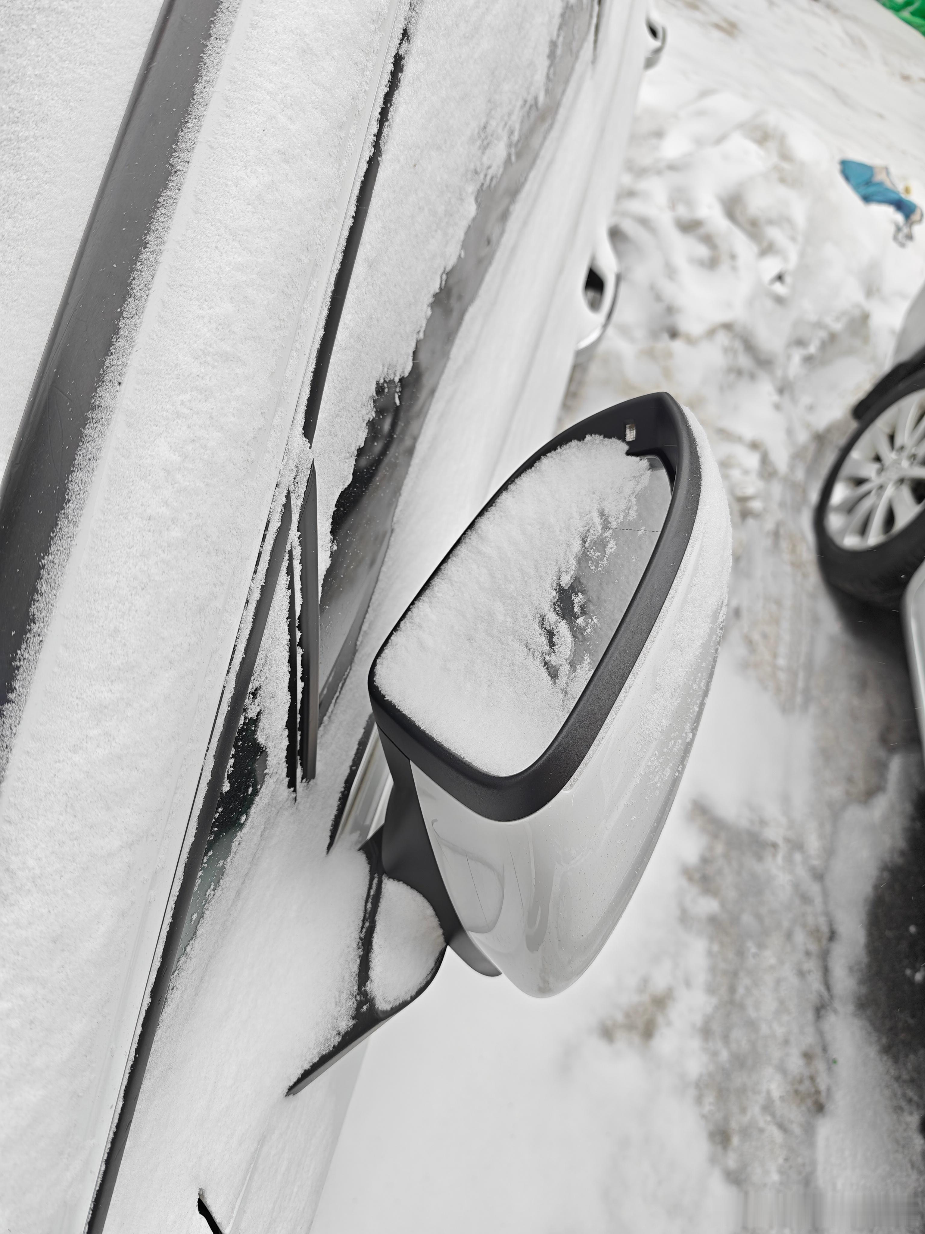看看大众这种上翻折叠后视镜是不是拿来接慧用的正常的向内翻折叠 