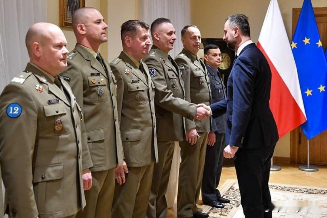 🇵🇱 波兰陆军和空军任命新指挥官

1月23日星期五，波兰国防部长瓦迪斯瓦夫