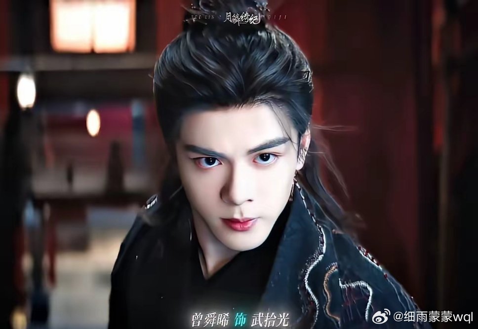 郭敬明是来拯救张凌赫的吗？那边有关“粉底液将军”的审判闹得沸沸扬扬，大众正在抵制