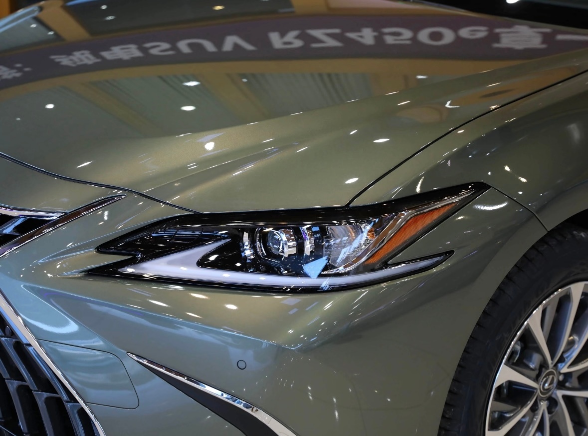 雷克萨斯ES的四款大灯，感觉各有特点，你更喜欢哪款大灯呢
