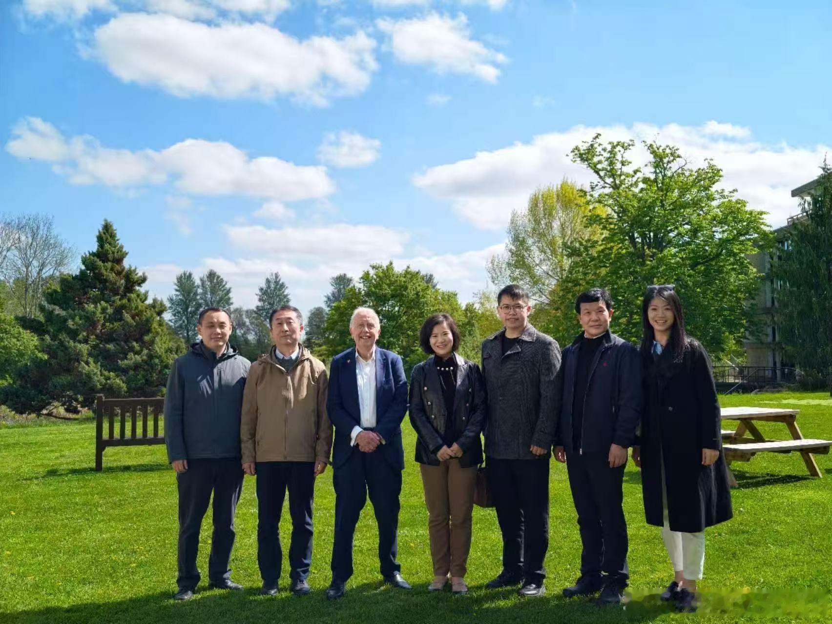 世科院院士James Crabbe 为韶关学院注入国际力量近日，世界可持续发展科